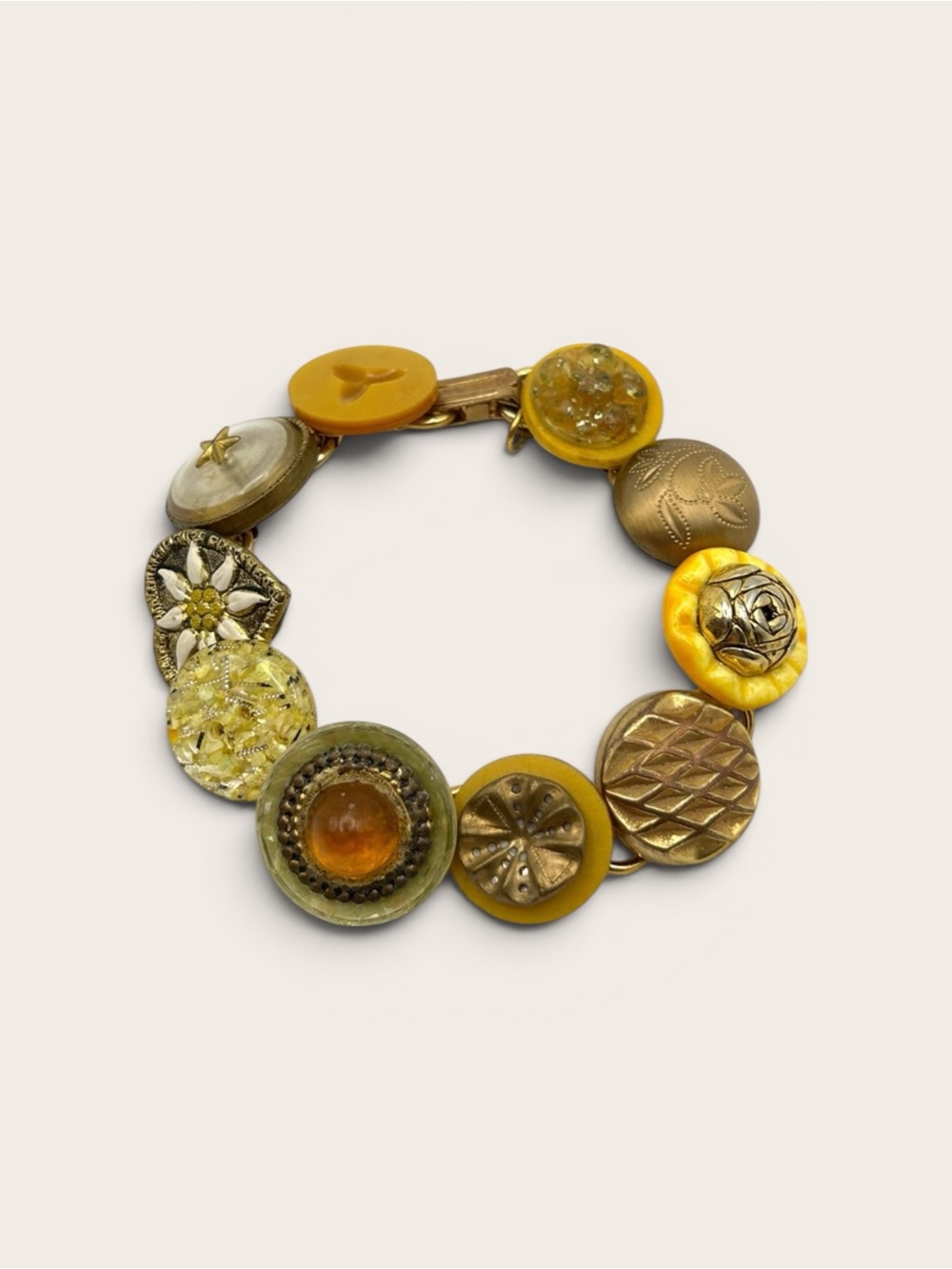 🌼 Vintage Button Bracelet | Gold Tone | Flowers | Signed J.R.M. | 7.5”